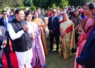 सीएम आवास पर IAS अधिकारियों की अनौपचारिक बैठक