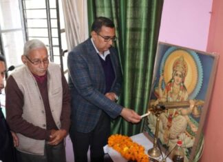 राजकीय औद्योगिक विकास एवं सांस्कृतिक मेले में मंगलवार को मुख्य विकास अधिकारी व प्रभारी जिलाधिकारी डा अभिषेक त्रिपाठी की अध्यक्षता में पत्रकार सम्मान समारोह व पत्रकार वार्ता का आयोजन किया गया।