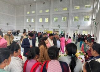 मा0 मुख्यमंत्री संकल्प का ग्राउंड एक्शनः ग्राम पंचायत दुधली में जिला प्रशासन ने सुनी जन समस्याएं,