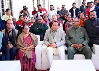 मुख्यमंत्री श्री पुष्कर सिंह धामी ने बुधवार को हरबंस कपूर मेमोरियल सामुदायिक भवन, गढ़ीकैंट देहरादून में स्व. श्री हरबंस कपूर की 80वीं जयंती के अवसर पर आयोजित श्रद्धांजलि समारोह कार्यक्रम में प्रतिभाग किया।